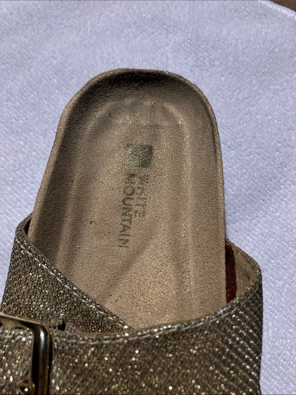 White Mountain Women’s Sz 6M “Gold Glitter” Fab Colorway Sandals-buckles - Picture 5 of 11